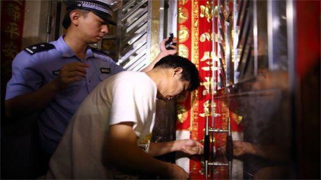 昂武镇请开锁师傅开了锁后，师傅